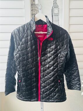 The North Face Women's Black quilted thermoball Jacket with Pink Interior